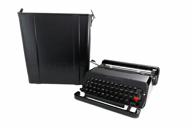 olivetti valentine 再塗装済のタイプライターケース