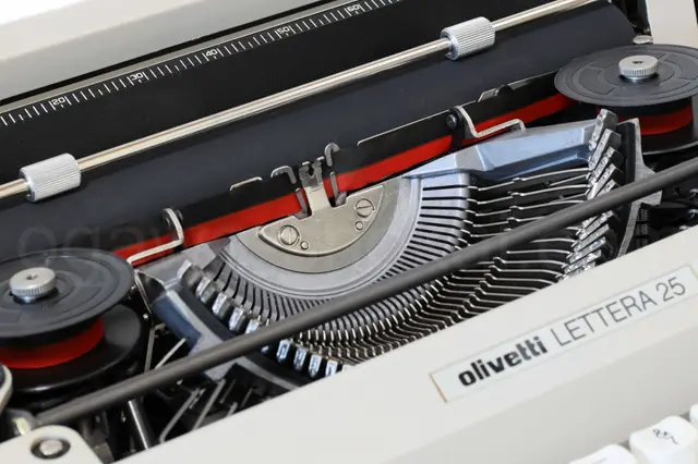 olivetti Lettera25 タイプライター オーバーホール済の内部