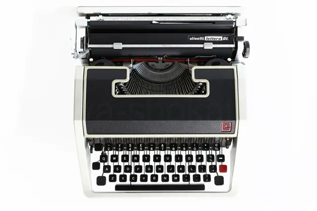 olivetti Lettera DL タイプライター 斜めからの外観