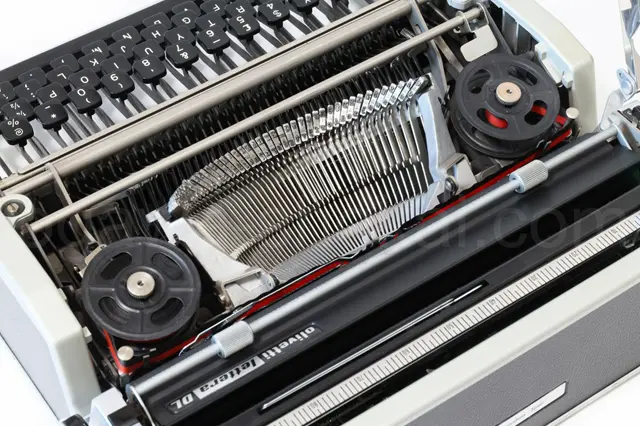 olivetti Lettera DL タイプライター オーバーホール済の内部